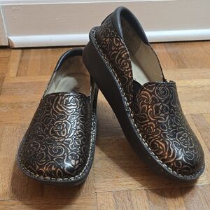 Alegria Debra Black And Gold Embossed Rose Shoe